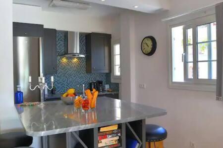 Apartamento en primera linea de playa con parking Nerja Exterior foto