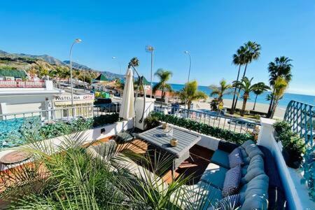 Apartamento en primera linea de playa con parking Nerja Exterior foto
