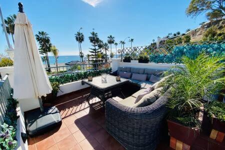 Apartamento en primera linea de playa con parking Nerja Exterior foto